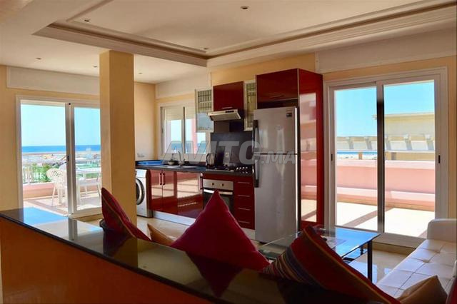 شقة جميلة مطلة على البحر