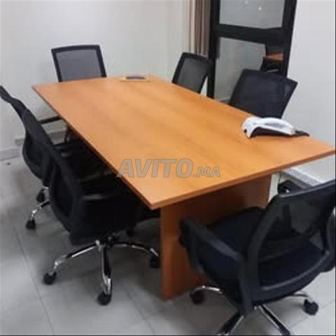 طاولة اجتماع عصرية