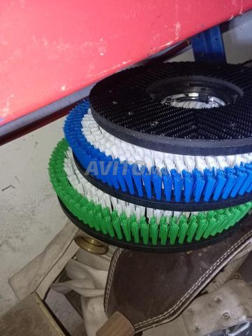 آلة احترافية لتنظيف الأرضيات - 2