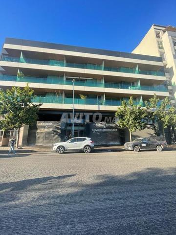 استوديو فاخر ، 60 متر مربع مع شرفة للإيجار