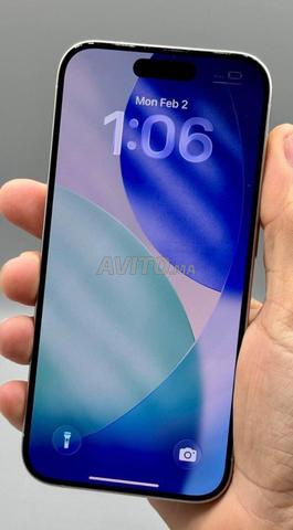 Iphone 15 pro à vendre - 2