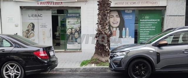 فرصة عمل للبيع صيدلية شبه طبية مع معهد للعناية