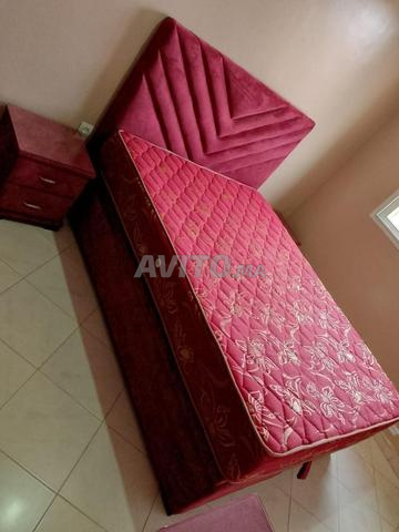 Chambre à coucher tapissée en bon état - 2