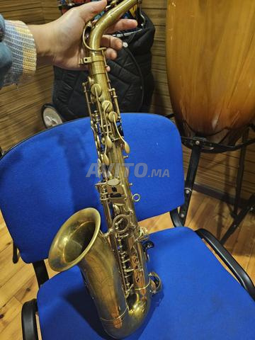 ساكسفون مع بوق وحقيبة - 2