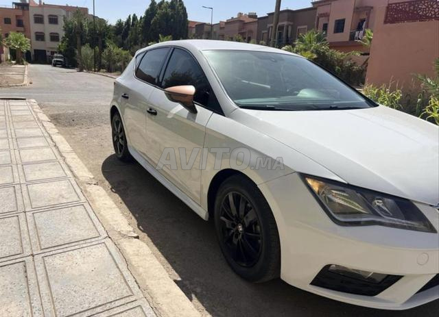 متاح واتساب فقط