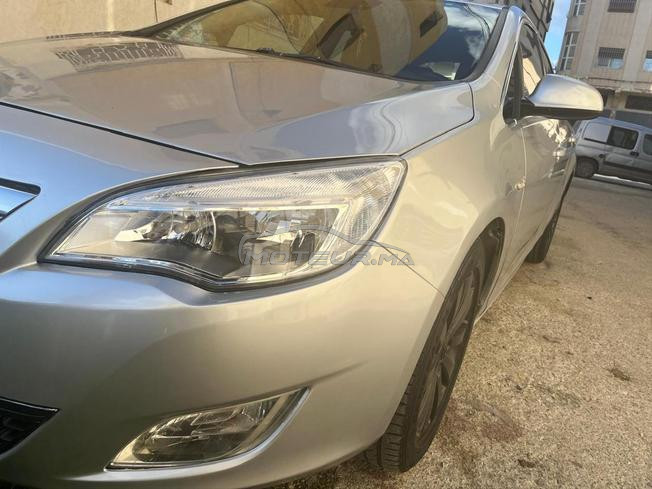 Opel Astra Diesel Manuelle 2011 à Tanger
