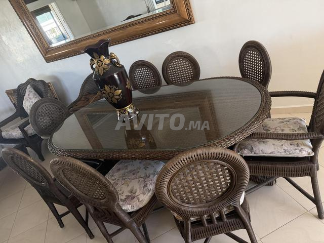Table avec 8 chaises de très bonne qualité - 2