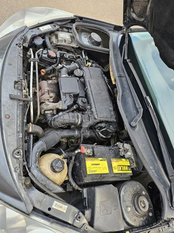 Voiture jamais utilisée, propre - 2