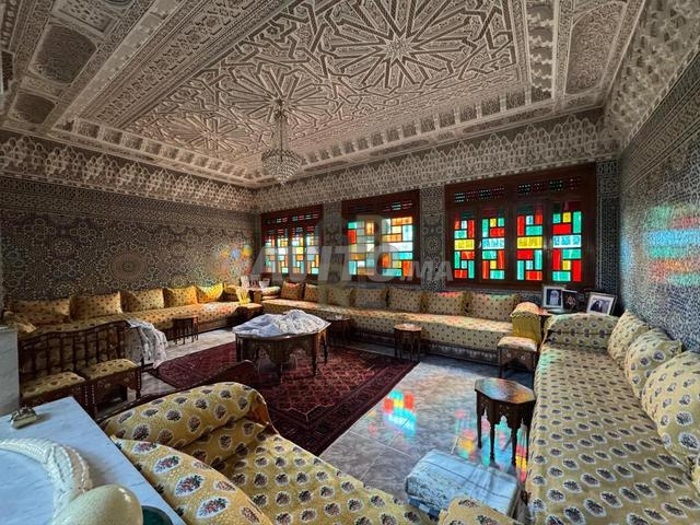 فيلا رائعة مع حديقة كبيرة للبيع في - 2