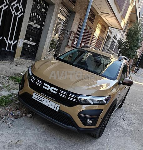 سيارة نظيفة جدا