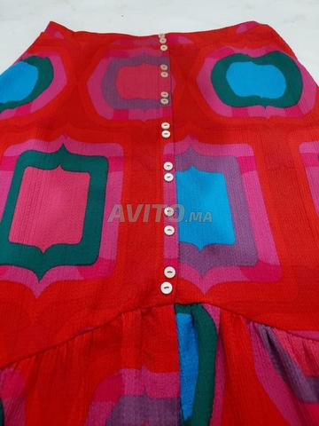 Très jolie robe rouge à motifs - 2