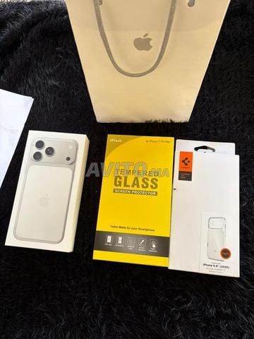 iphone 17 pro max gris clair - 2