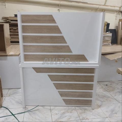 مدير / مديرة مع مجموعة كراسي