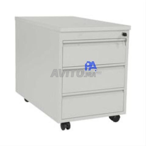 خزانة معدنية بقفل