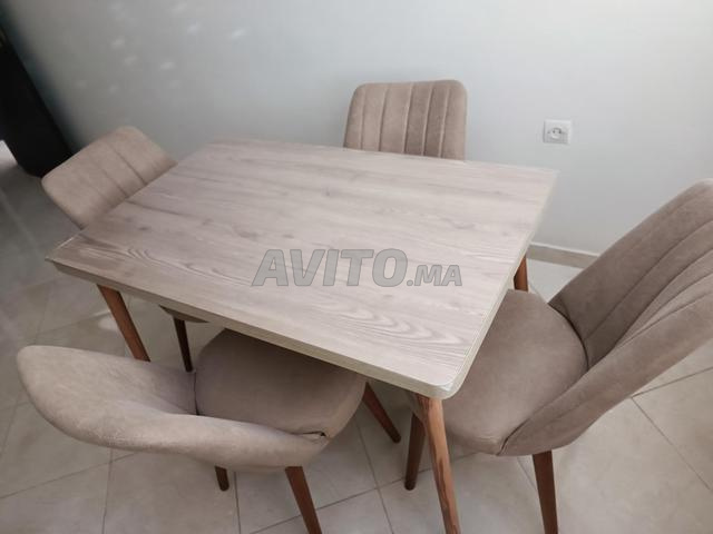 Table à manger avec 4 chaises - 2