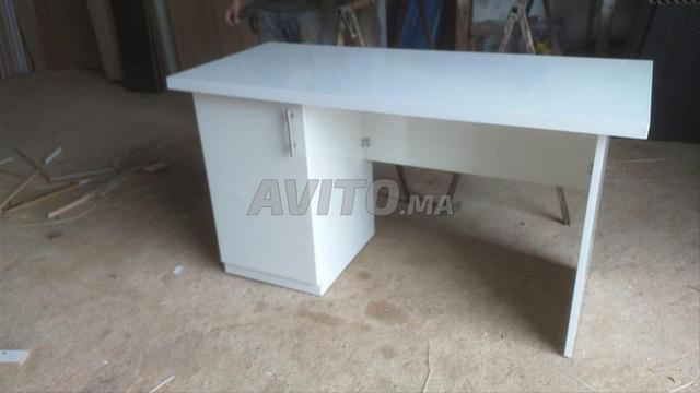 Bureau moderne en bois MDF pratique et élégant