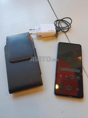 Samsung Galaxy A52 5G 128 Go avec étui et chargeur