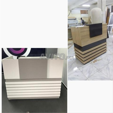 Comptoir design en MDF idéal pour accueil clients - 2