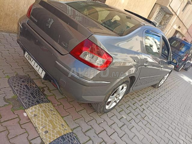 Peugeot 407 essence  model 2010 très bon mliha