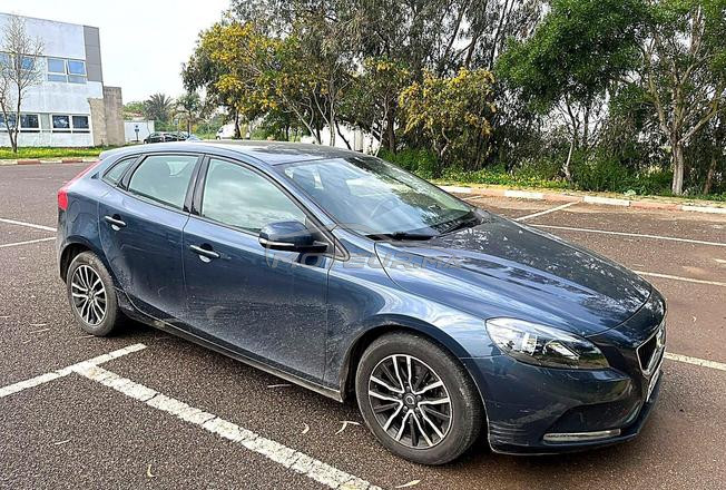 Volvo V40 D2 – 2018 – Très bon état