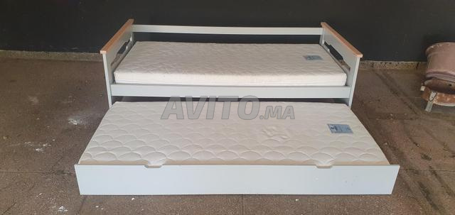 Lits simples 2 en 1 avec 2 matelas