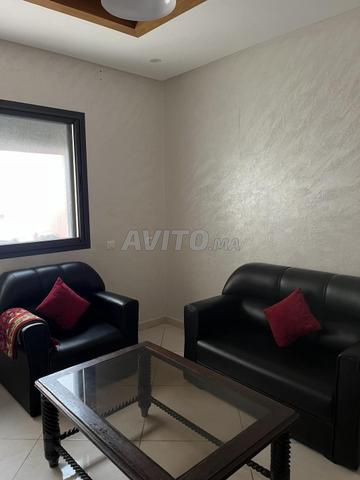 3 canapés et table - 2