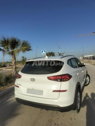 VOITURE HYUNDAI TUCSON 1E MAIN  - 2