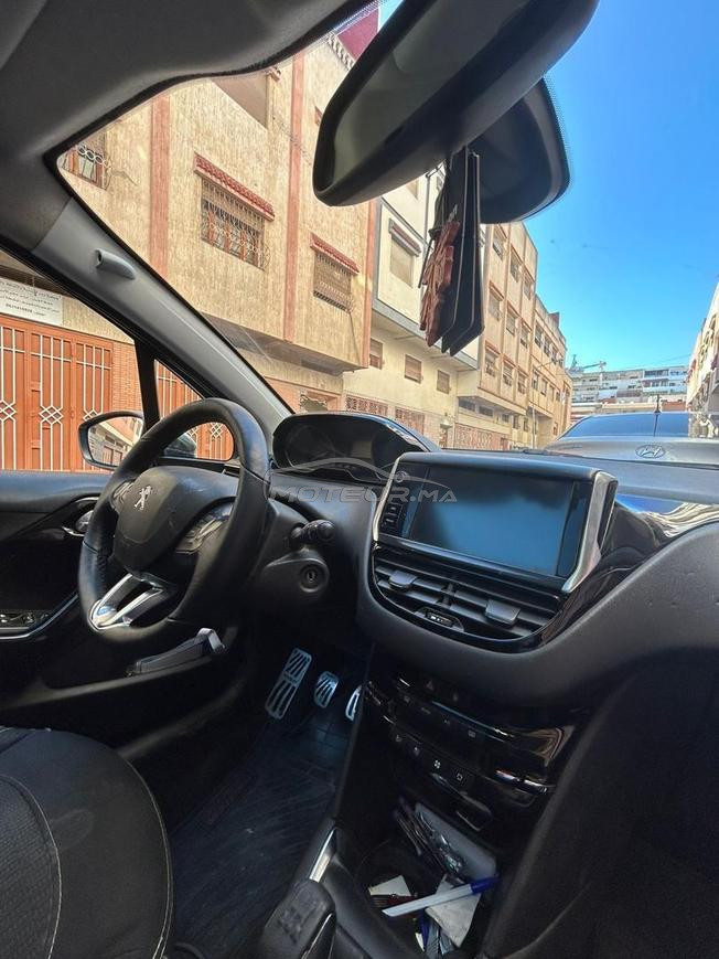  Peugeot 208 2017 FULL OPTION  TOIT PANORAMIQUE