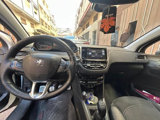  Peugeot 208 2017 FULL OPTION  TOIT PANORAMIQUE