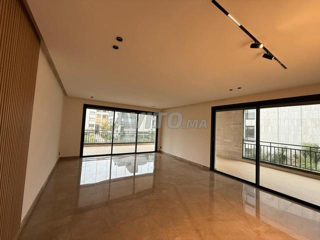 Prestigieux Appartement à louer à Souissi - image 3