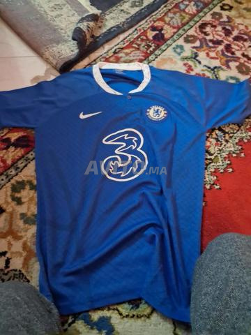 deux tichort  sport taille s 150 dh par 1 300 dh 2