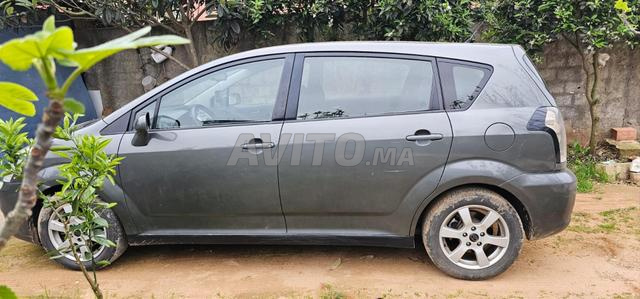 تويوتا كورولا 7 مقاعد - 2