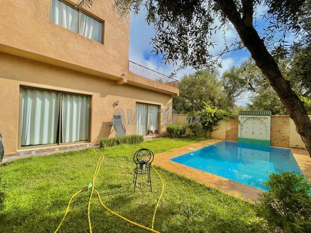 Villa meublée avec piscine à vendre 400 m² titrée - 2