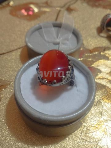 خاتم نقرة متوج بحجر العقيق اليمني الكبدي  - 2