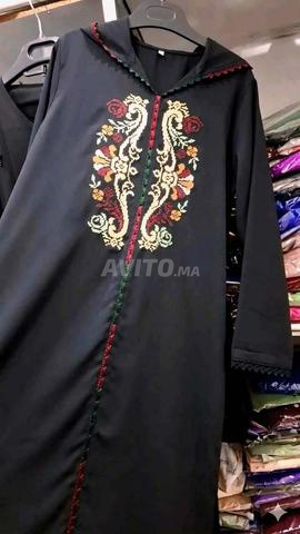 جلابة بنات صغار مطروزة و بالراندة 