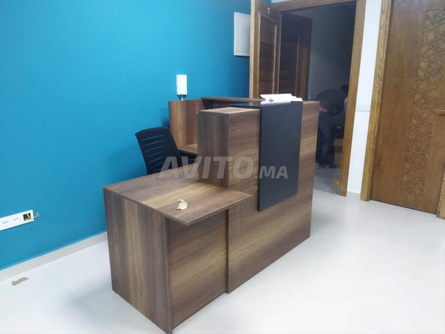 Comptoir MDF Élégant pour Accueil et Commerce - 2