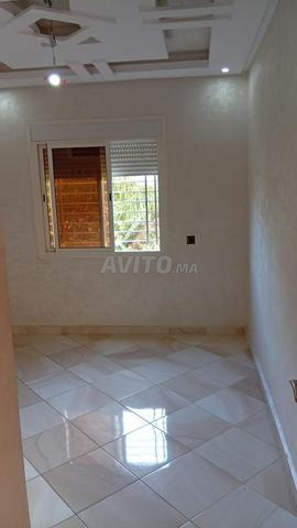 متوسط ​​المستوى زوجان متزوجان فتاتان - 2