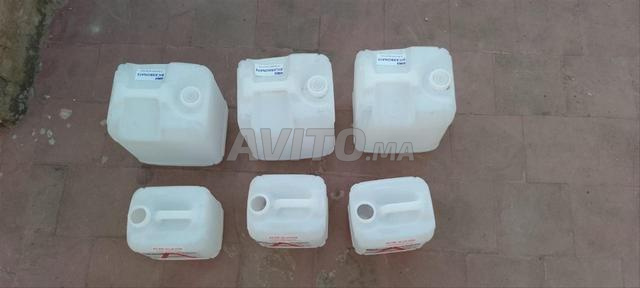 قنينات بلاستيكية نظيفة ذات إغلاق محكم - 2