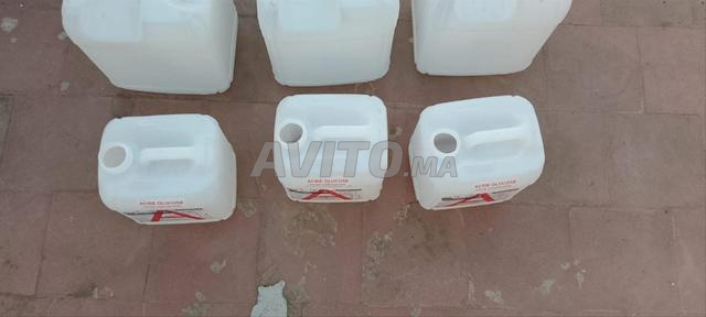 قنينات بلاستيكية نظيفة ذات إغلاق محكم - 2