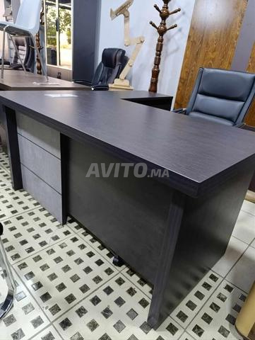 Bureau importé avec une finition raffinée - 2