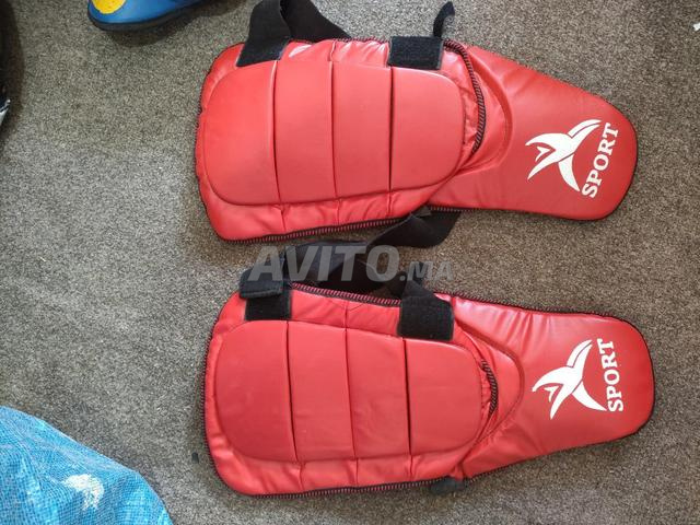 2 protections sportives en bon état - 2