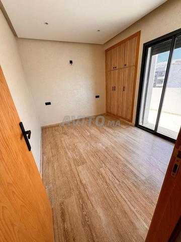 Location Studio Vide Neuf Cuisine Séparée - 2