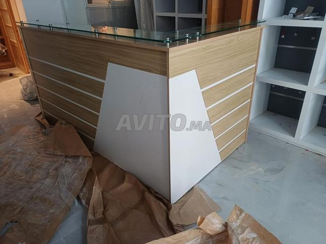 Comptoir d’accueil élégant et fonctionnel - 2