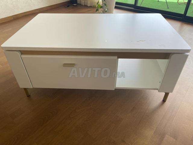 Table basse blanche au design moderne - 2