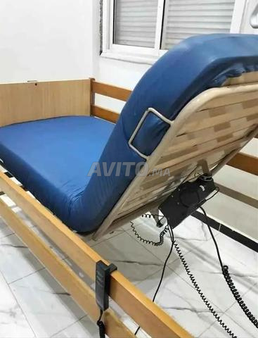 Lit électrique médical avec matelas médical - 2