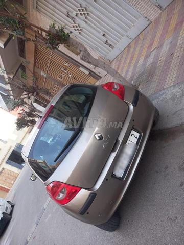 سيارة للبيع من نوع clio 3 - 2