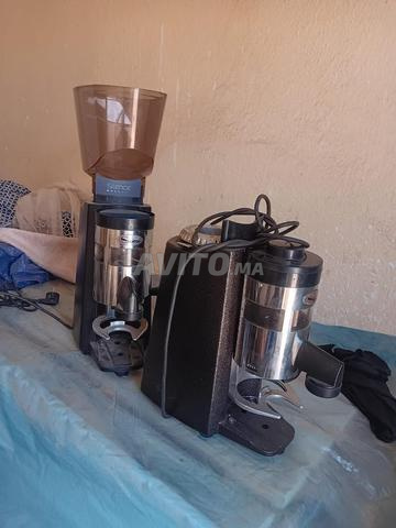 Machine à moule pour café