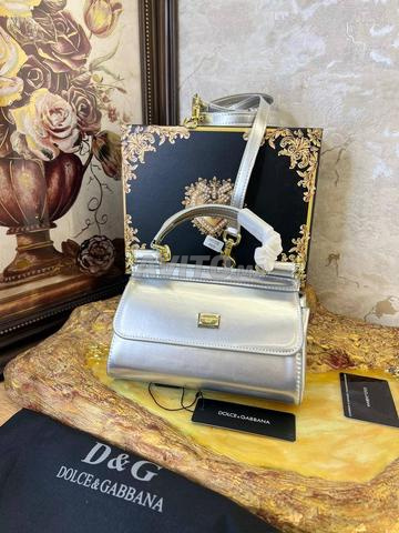 حقيبة نسائية فاخرة في عرض خاص