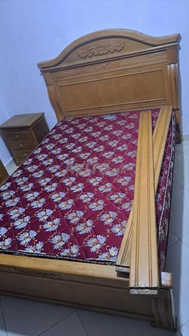 Moustiquaire en bois lit pour une personne, faite par un menuisier