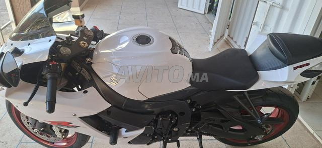 سوزوكي جي اس اكس ار 750 - 2